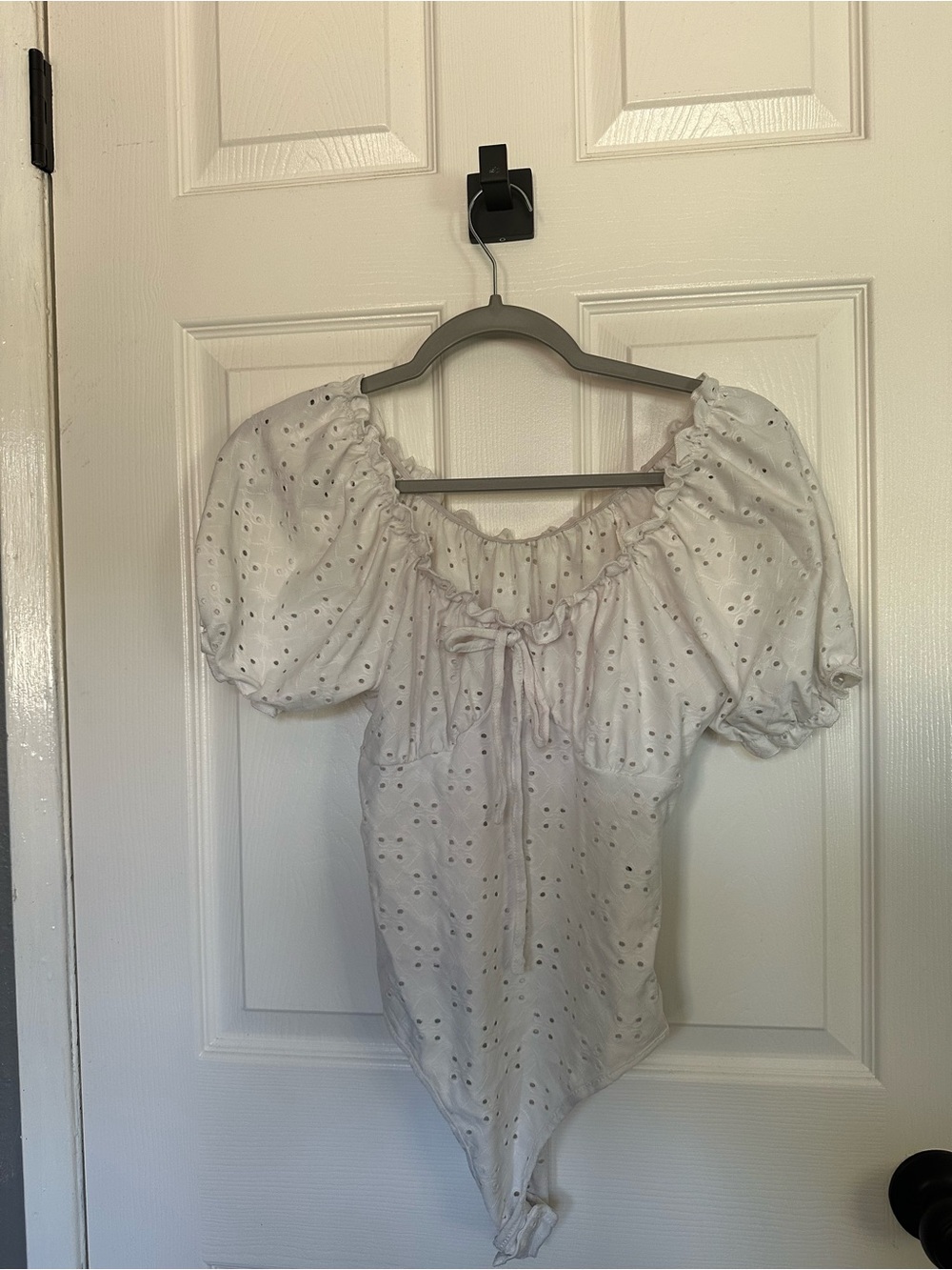 Women’s Cream Eyelet Puff-Sleeve Bodysuit